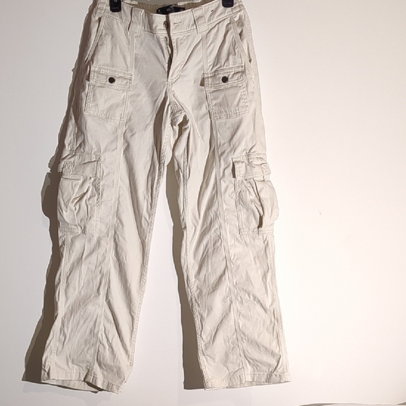Hollister Cream Cargo Pants Relaxed Fit - Picture 3 of 5